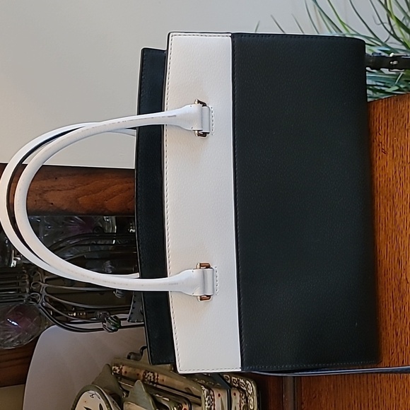 Kate Spade black & cream handbag with optional shoulder strap - Picture 5 of 16